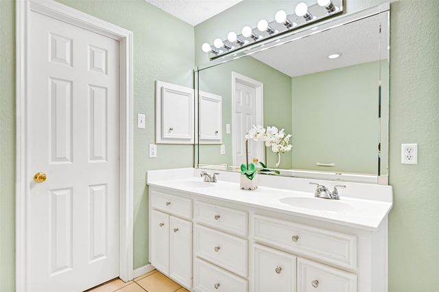 403 Live Oak Lane, Friendswood, TX 77546