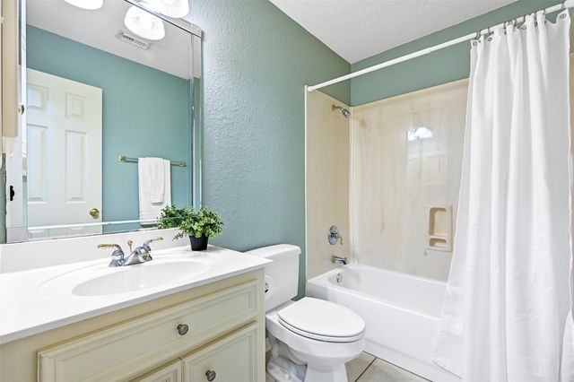 403 Live Oak Lane, Friendswood, TX 77546