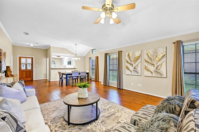 403 Live Oak Lane, Friendswood, TX 77546