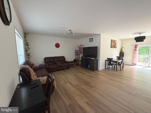 160 PAYNE DR, Mount Wolf, PA 17347