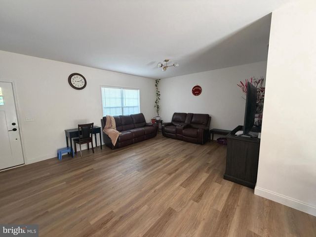 160 PAYNE DR, Mount Wolf, PA 17347