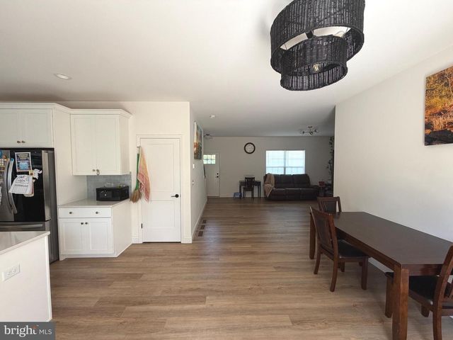 160 PAYNE DR, Mount Wolf, PA 17347