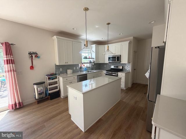 160 PAYNE DR, Mount Wolf, PA 17347