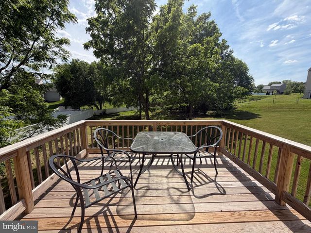 160 PAYNE DR, Mount Wolf, PA 17347