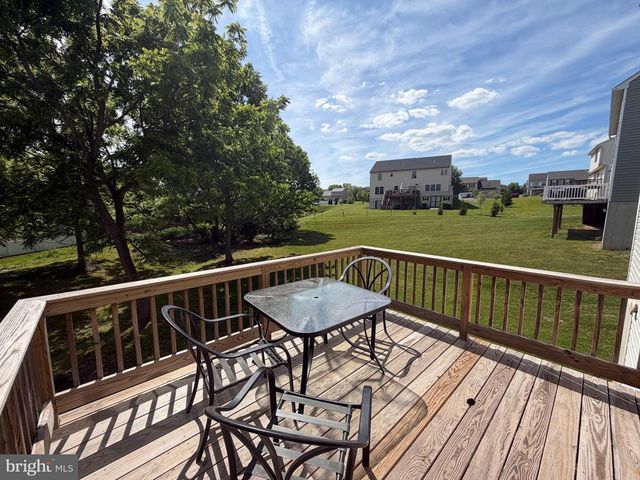 160 PAYNE DR, Mount Wolf, PA 17347