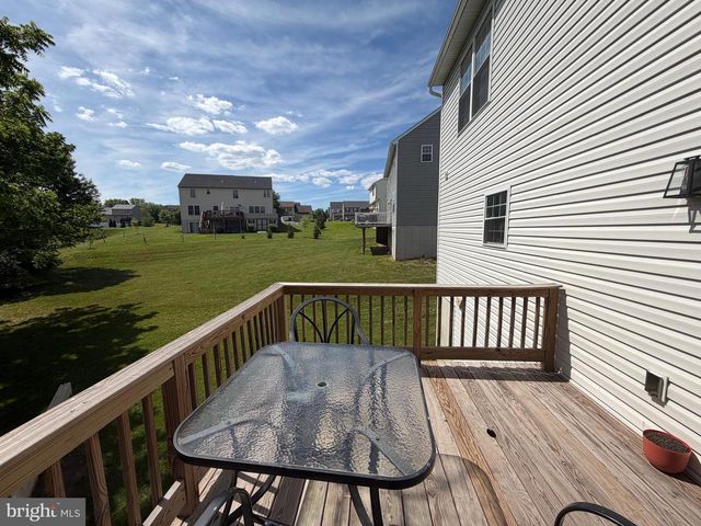 160 PAYNE DR, Mount Wolf, PA 17347