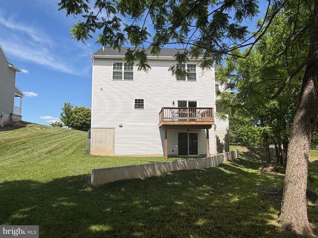 160 PAYNE DR, Mount Wolf, PA 17347