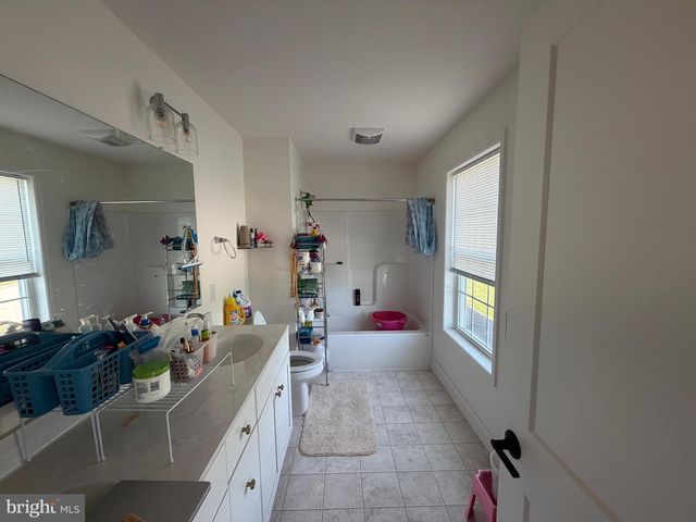 160 PAYNE DR, Mount Wolf, PA 17347