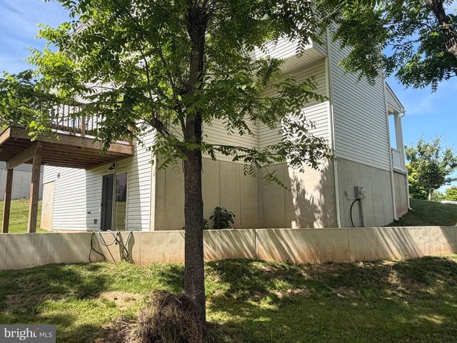 160 PAYNE DR, Mount Wolf, PA 17347