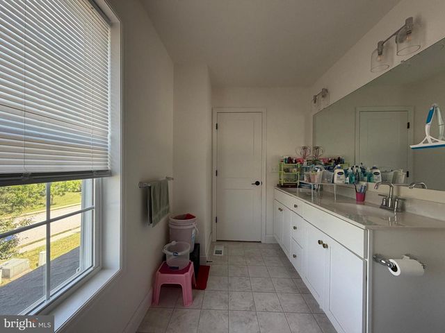 160 PAYNE DR, Mount Wolf, PA 17347