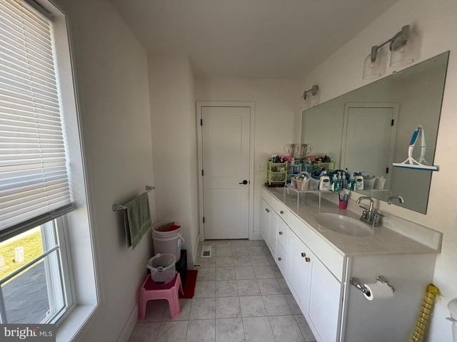 160 PAYNE DR, Mount Wolf, PA 17347