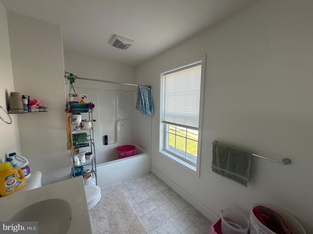 160 PAYNE DR, Mount Wolf, PA 17347