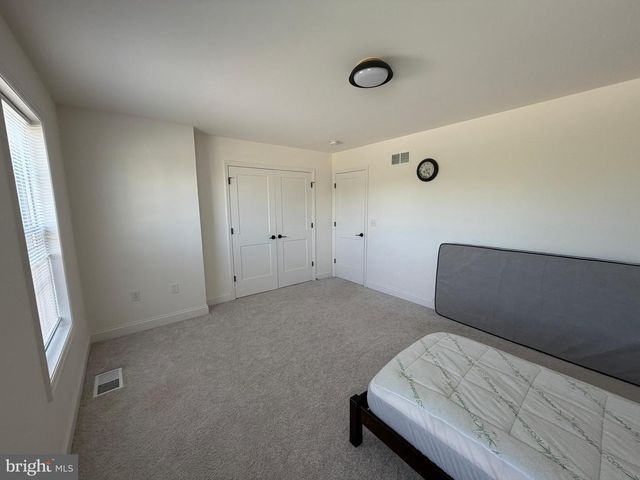 160 PAYNE DR, Mount Wolf, PA 17347