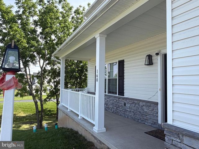 160 PAYNE DR, Mount Wolf, PA 17347