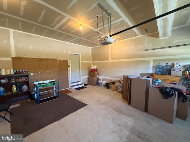 160 PAYNE DR, Mount Wolf, PA 17347