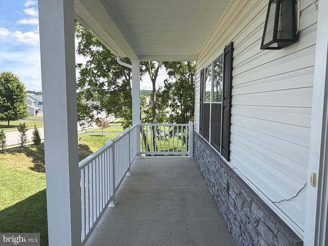 160 PAYNE DR, Mount Wolf, PA 17347