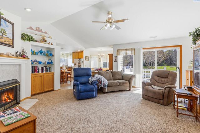 4400 Mt Daniel Ct, West Richland, WA 99353