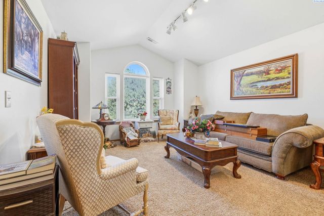 4400 Mt Daniel Ct, West Richland, WA 99353