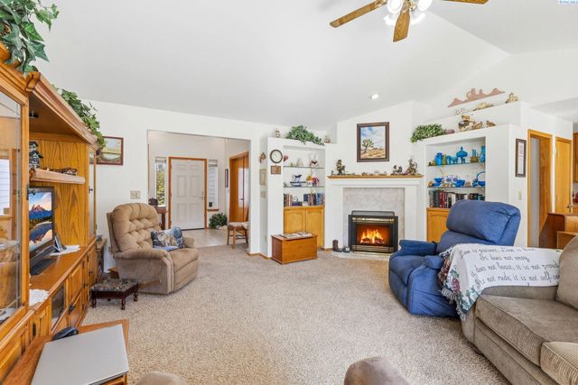 4400 Mt Daniel Ct, West Richland, WA 99353