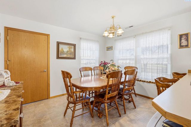 4400 Mt Daniel Ct, West Richland, WA 99353