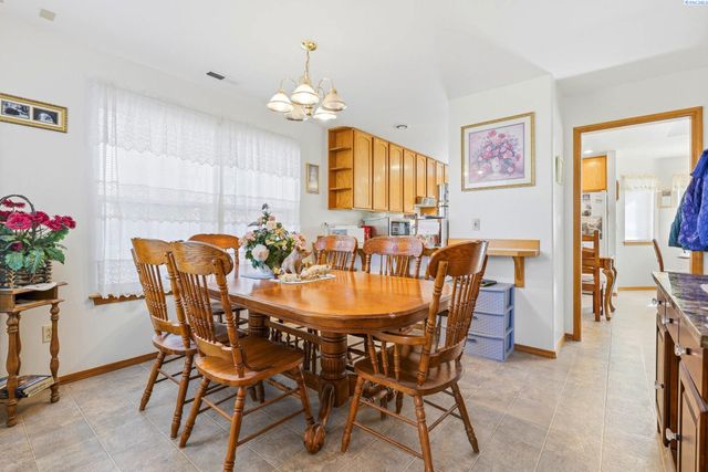 4400 Mt Daniel Ct, West Richland, WA 99353