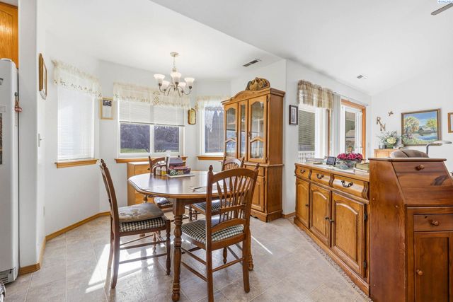 4400 Mt Daniel Ct, West Richland, WA 99353