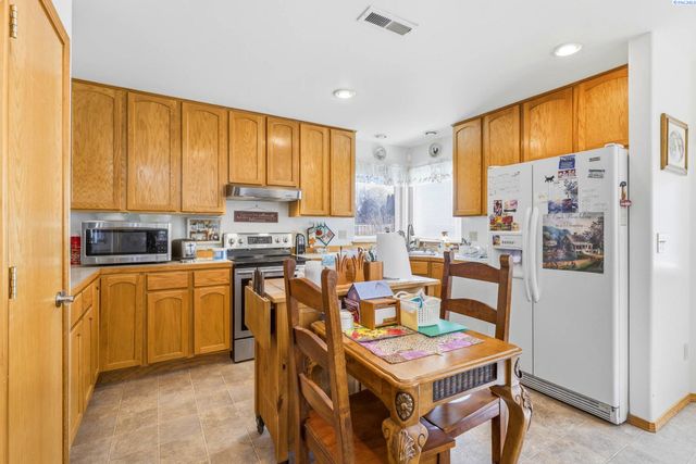 4400 Mt Daniel Ct, West Richland, WA 99353