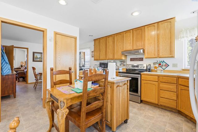 4400 Mt Daniel Ct, West Richland, WA 99353