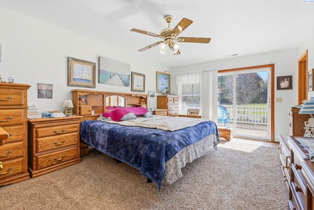 4400 Mt Daniel Ct, West Richland, WA 99353