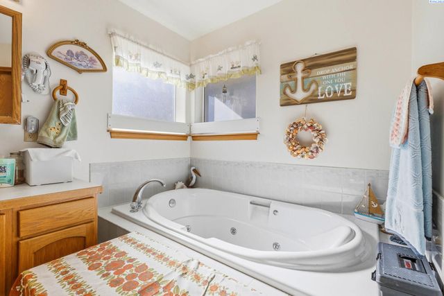 4400 Mt Daniel Ct, West Richland, WA 99353