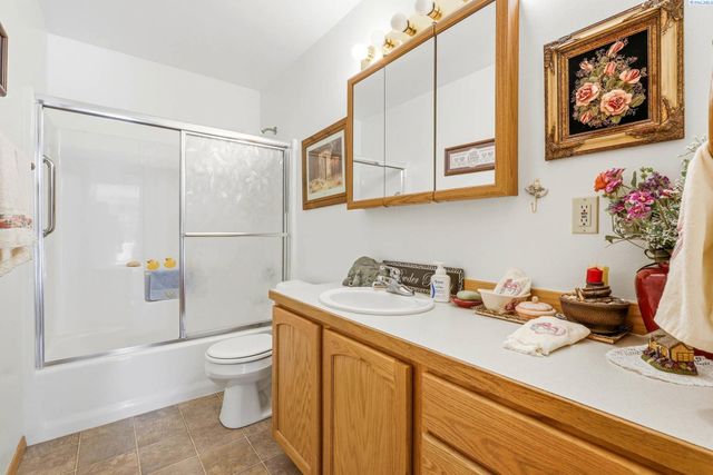 4400 Mt Daniel Ct, West Richland, WA 99353