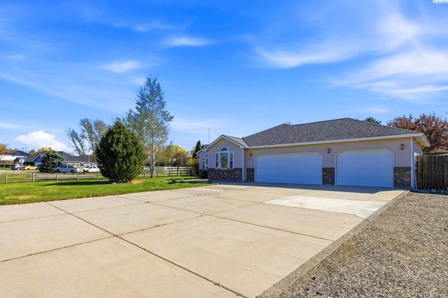 4400 Mt Daniel Ct, West Richland, WA 99353