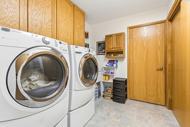 4400 Mt Daniel Ct, West Richland, WA 99353