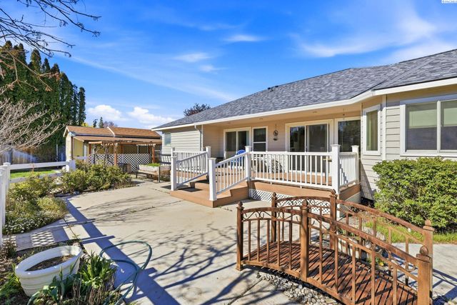 4400 Mt Daniel Ct, West Richland, WA 99353