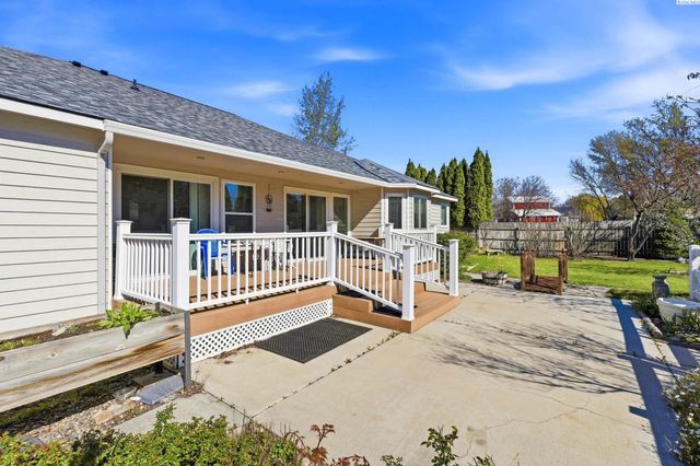 4400 Mt Daniel Ct, West Richland, WA 99353