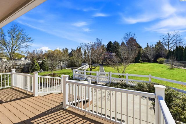 4400 Mt Daniel Ct, West Richland, WA 99353