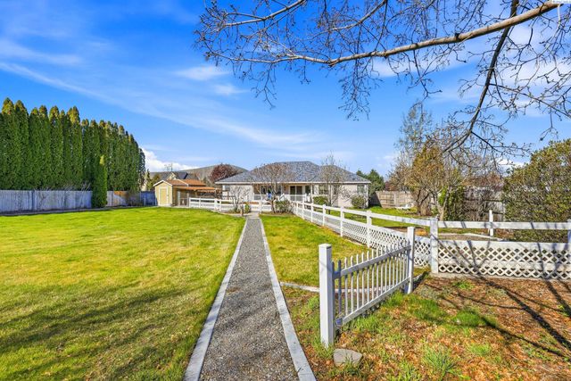 4400 Mt Daniel Ct, West Richland, WA 99353