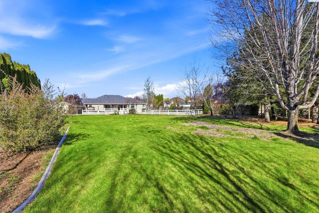 4400 Mt Daniel Ct, West Richland, WA 99353