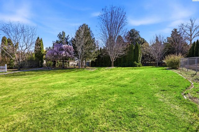 4400 Mt Daniel Ct, West Richland, WA 99353