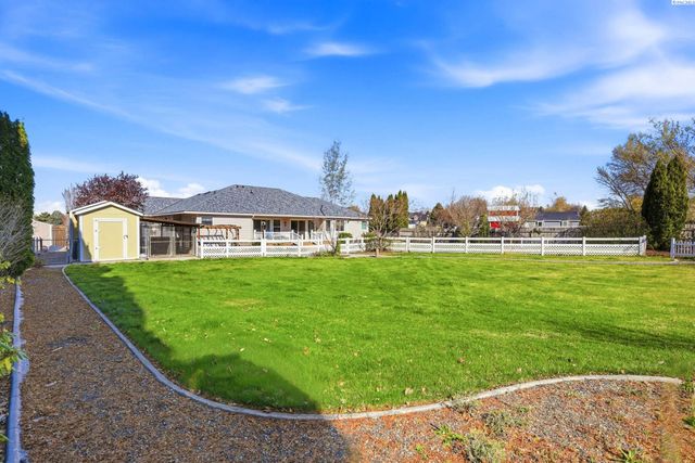 4400 Mt Daniel Ct, West Richland, WA 99353