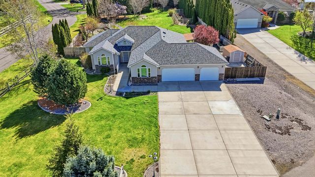 4400 Mt Daniel Ct, West Richland, WA 99353