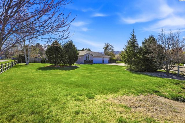 4400 Mt Daniel Ct, West Richland, WA 99353