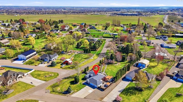 4400 Mt Daniel Ct, West Richland, WA 99353