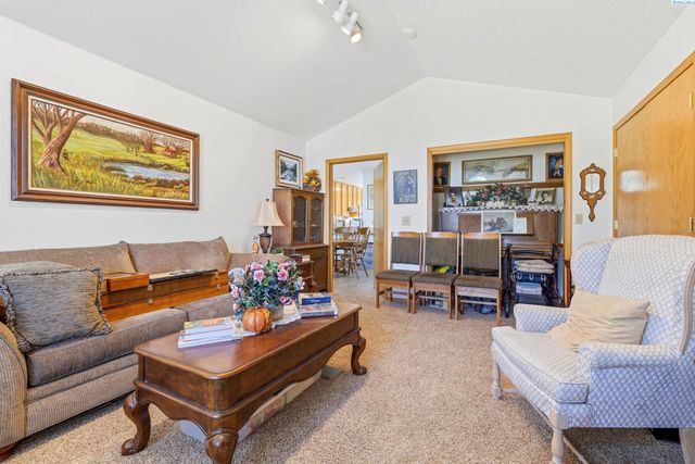 4400 Mt Daniel Ct, West Richland, WA 99353