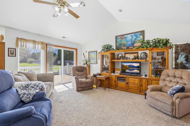 4400 Mt Daniel Ct, West Richland, WA 99353