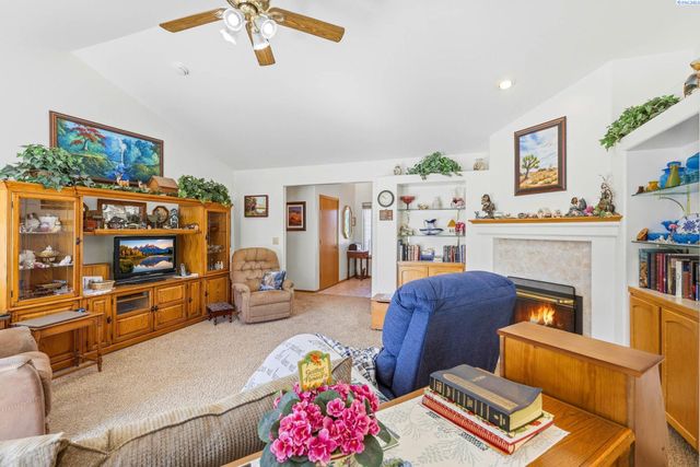 4400 Mt Daniel Ct, West Richland, WA 99353