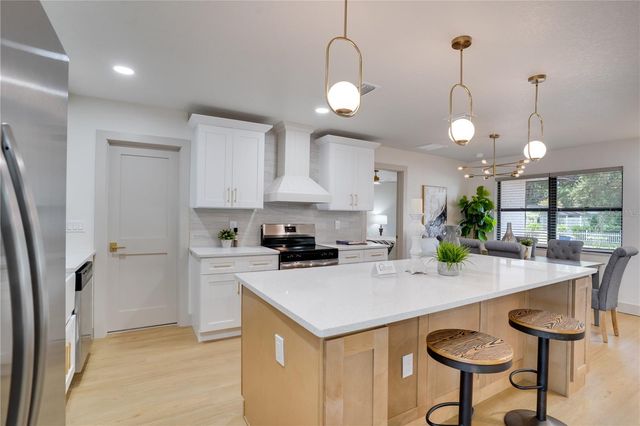 2239 68TH AVENUE N, St Petersburg, FL 33702