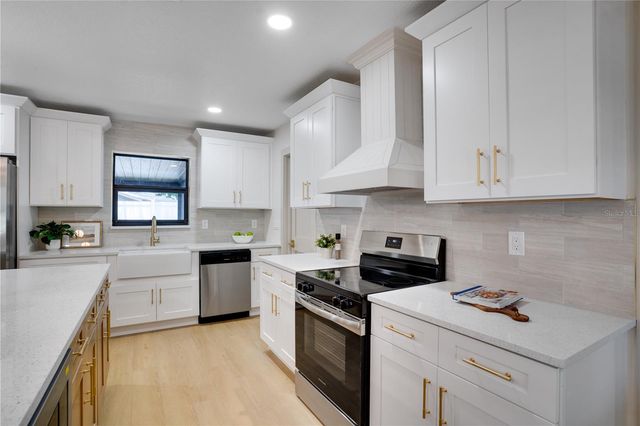 2239 68TH AVENUE N, St Petersburg, FL 33702