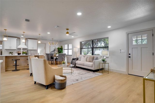 2239 68TH AVENUE N, St Petersburg, FL 33702