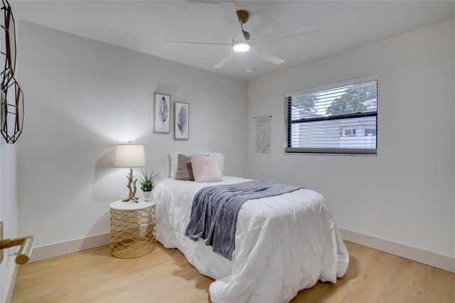 2239 68TH AVENUE N, St Petersburg, FL 33702